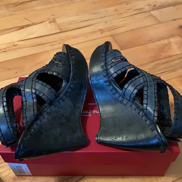 Max Studio Flyaway Wedge Sandals Black 8.5 - Picture 4 of 9